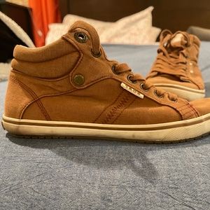 Taos canvas shoes. Women’s size 7